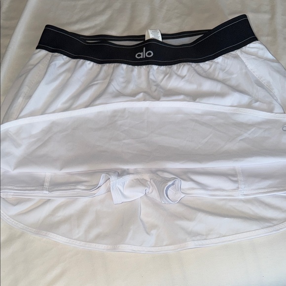 ALO Yoga White Mini Skirt with Black Waistband - Picture 6 of 6
